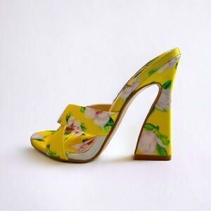Cape Robbin Kardasian Floral Heels NWOT